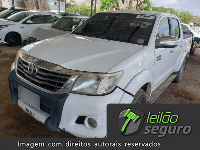 LOTE 007 TOYOTA HILUX CD 2014